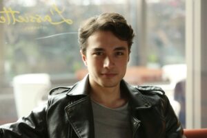 Biografie Burak Dakak (Hasan – serialul Gulperi)