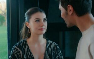 Îndrăgostiți din interes episoadele 101, 102 (rezumat) Esra este din nou însărcinată