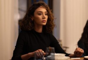 “Inelul cu safir” rezumat episoadele 29 și 30. Omer o dă afară de la conac pe Aleyna