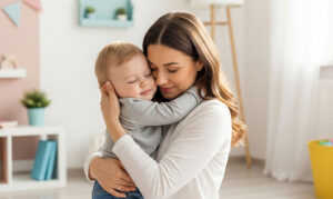 Puterea îmbrățișării: Cum afectează atașamentul fizic dezvoltarea copilului