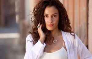 Biografia actritei Cansu Tosun (Medine din serialul Dulceata amara)