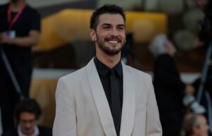 Aras Aydin cucerește Veneția: „Cel mai bun actor internațional” la Premio Kinéo!