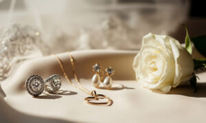 Bijuteriile care te ajută să îți amintești mereu de ziua nunții