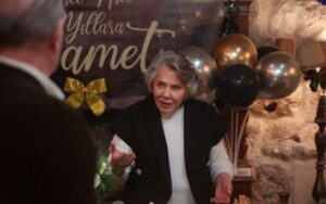 “Inimi de cenușă” rezumat Episoadele 58 și 59. Nihayet dezvăluie tuturor că Samet este tatăl lui Bunyamin