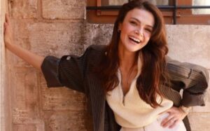 Biografia actritei Sinem Unsal (Ayla din La marginea lumii)